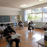 授業中の教室①.JPG